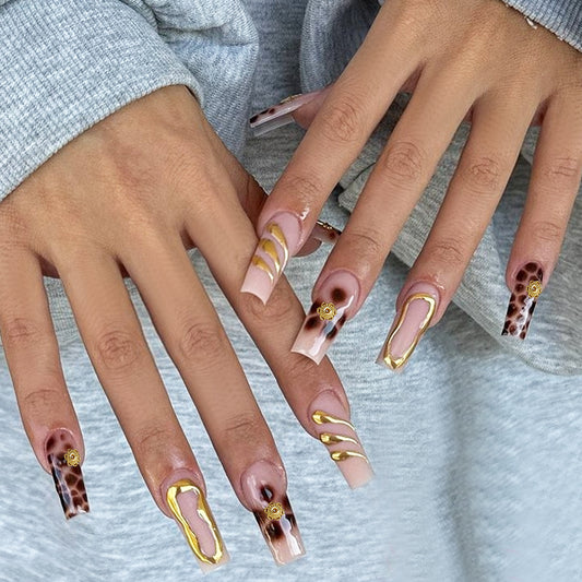 The popular leopard print design of fake nails press on nails